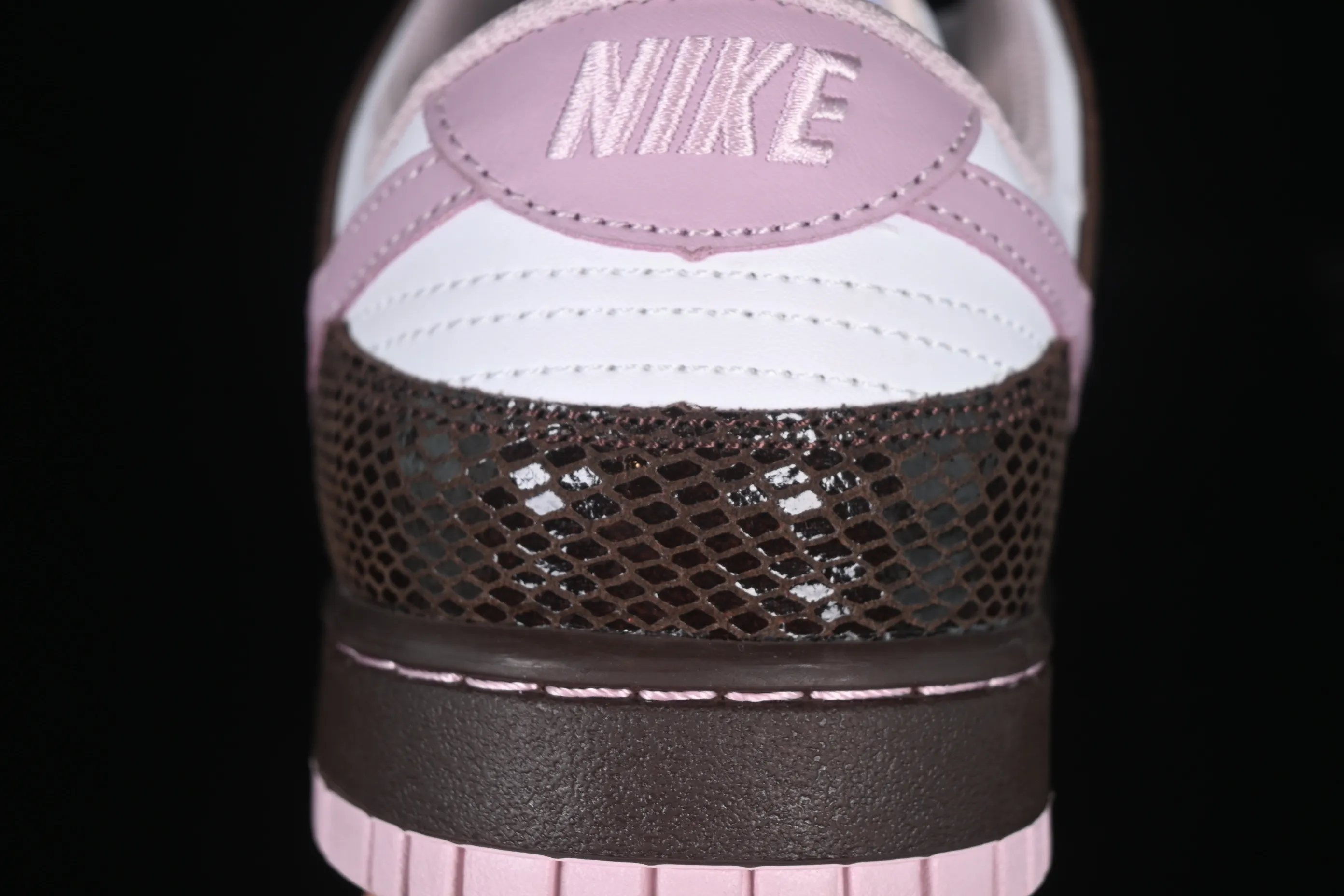 All categories Nk SB Dunk series Nk SB Dunk Low low-top sneakers Nk Dunk Low "Snakeskin" gray and purple color low-top casual sneakers HV6932-299